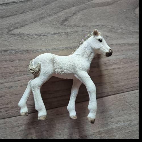 Schleich Fohlen weiß # Größe: 2, zu finden beim Stand 16 am Standort Flohkids Berlin Ost