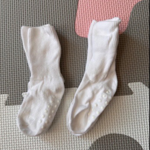 2 Paar Stopper Socken, zu finden beim Stand 213 am Standort Flohkids Berlin Ost