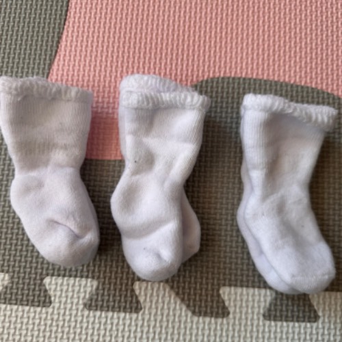 3 Paar Socken Newborn, zu finden beim Stand 213 am Standort Flohkids Berlin Ost