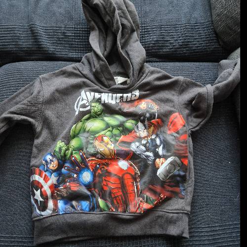 H&M Pulli Avengers  Größe: 92 Neu, zu finden beim Stand 111 am Standort Flohkids Berlin Ost