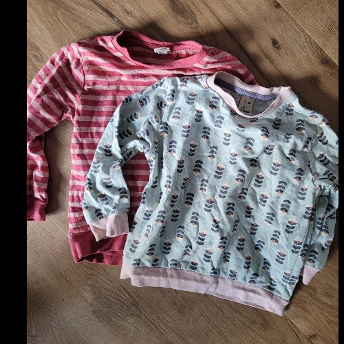 2 er Set Alana Pullover  Größe: 104, zu finden beim Stand 191 am Standort Flohkids Berlin Ost