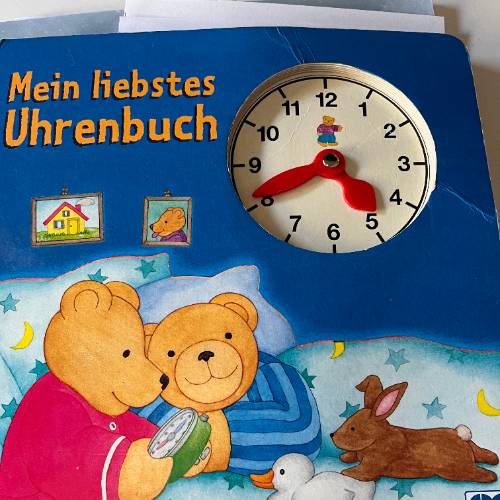 Uhrbuch, zu finden beim Stand 226 am Standort Flohkids Berlin Ost