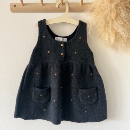 Wie NEU Zara Filzkleid Herz  Größe: 92, zu finden beim Stand 71 am Standort Flohkids Berlin Ost