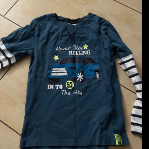 T-Shirt Rollin  Größe: 122, zu finden beim Stand 226 am Standort Flohkids Berlin Ost