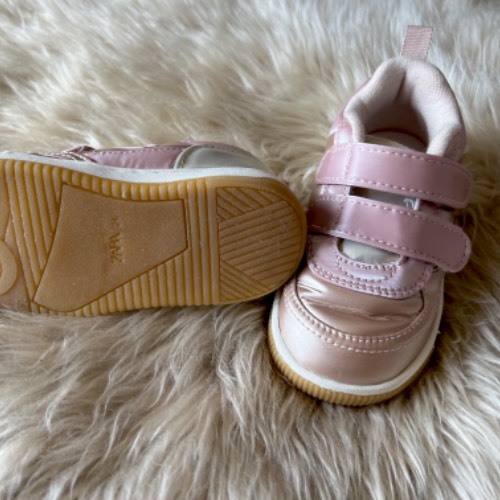 Zara Sneaker rosa metallic  Größe: 24, zu finden beim Stand 71 am Standort Flohkids Berlin Ost