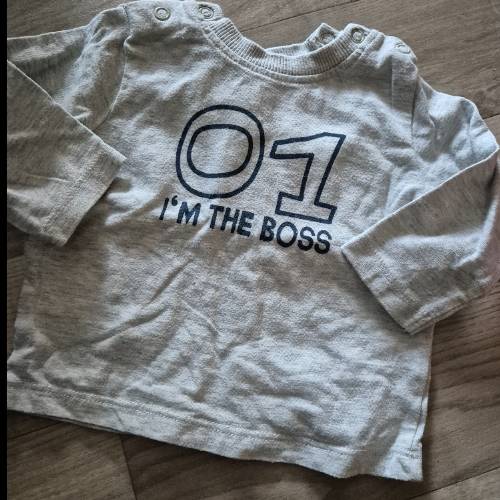 Langarmshirt  Größe: 56 boss, zu finden beim Stand 100 am Standort Flohkids Berlin Ost