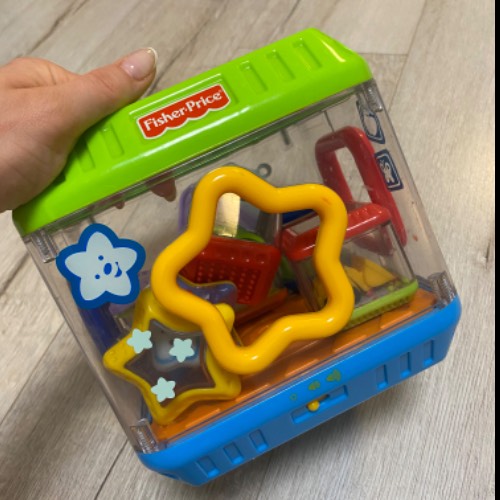 Fisher Price Sortierwürfel , zu finden beim Stand 211 am Standort Flohkids Berlin Ost