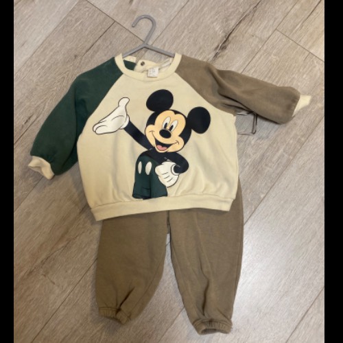 H&M Mickey Set , zu finden beim Stand 211 am Standort Flohkids Berlin Ost