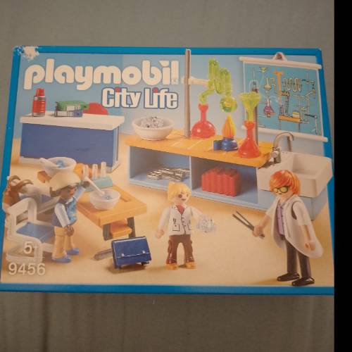 Playmobil City Life Chemie, zu finden beim Stand 159 am Standort Flohkids Berlin Ost