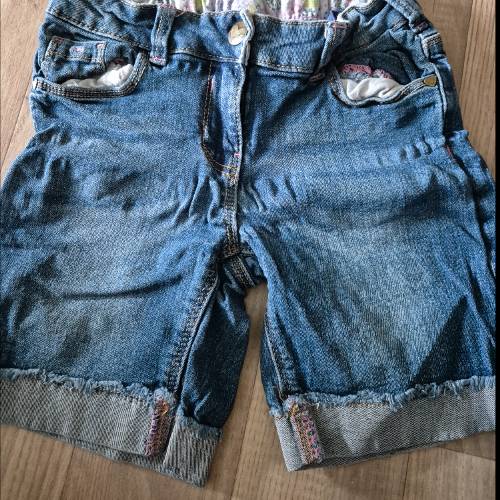 Jeans kurz  Größe: 116 c&a, zu finden beim Stand 100 am Standort Flohkids Berlin Ost