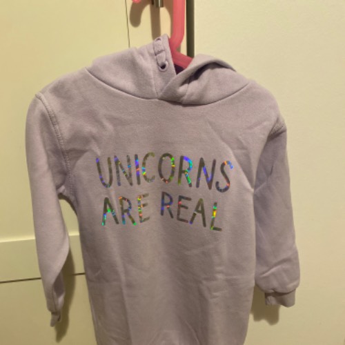 Reserved Lila Pullover Unicorn, zu finden beim Stand 210 am Standort Flohkids Berlin Ost