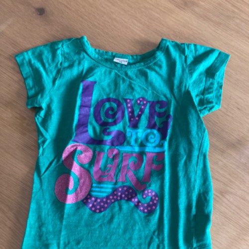 T-Shirt Grün  Größe: 116, zu finden beim Stand 77 am Standort Flohkids Berlin Ost