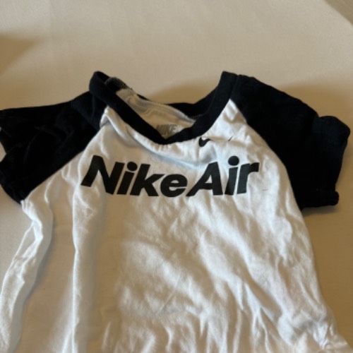 Nike Shirt  Größe: 74, zu finden beim Stand 107 am Standort Flohkids Berlin Ost