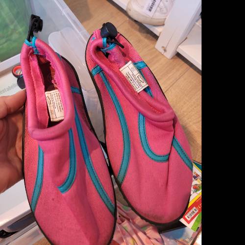 Badeschuhe  Größe: 33, zu finden beim Stand 237 am Standort Flohkids Berlin Ost