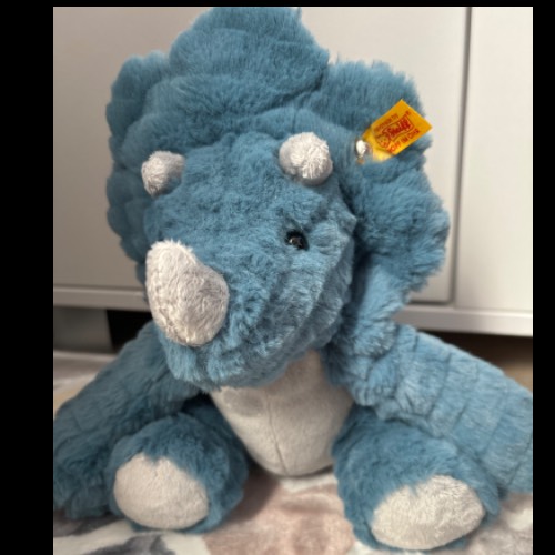 Steiff Dino Triceratops NEU, zu finden beim Stand 91 am Standort Flohkids Berlin Ost