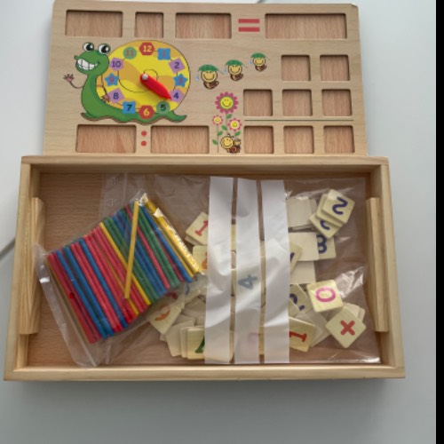 Montessori Mathebox, zu finden beim Stand 18 am Standort Flohkids Berlin Ost