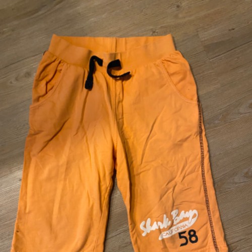 Ju -Shorts  Größe: 146/152, orange, zu finden beim Stand 40 am Standort Flohkids Berlin Ost