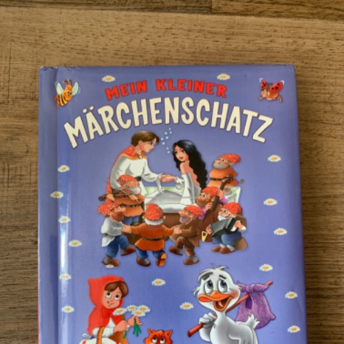 Buch kleiner Märchenschatz, zu finden beim Stand 118 am Standort Flohkids Berlin Ost