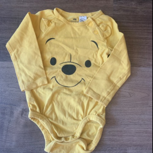 Langarmbody ThePooh, Größe: 68, zu finden beim Stand 118 am Standort Flohkids Berlin Ost