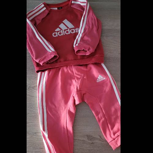 Jogginanzug Rosa Adidas  Größe: 80, zu finden beim Stand 101 am Standort Flohkids Berlin Ost