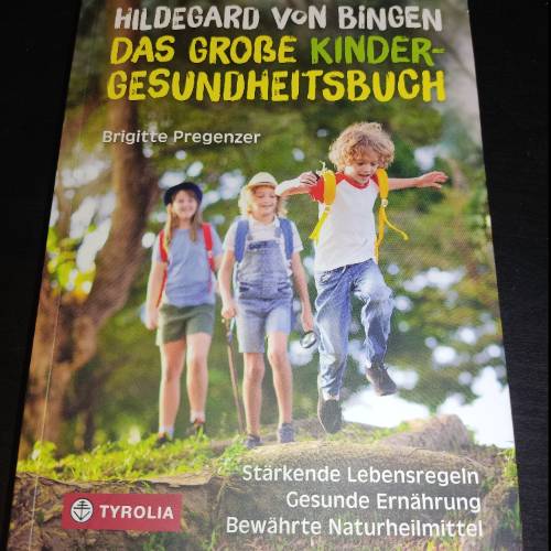 Buch, gr Kindergesundheitsbuch, zu finden beim Stand 175 am Standort Flohkids Berlin Ost