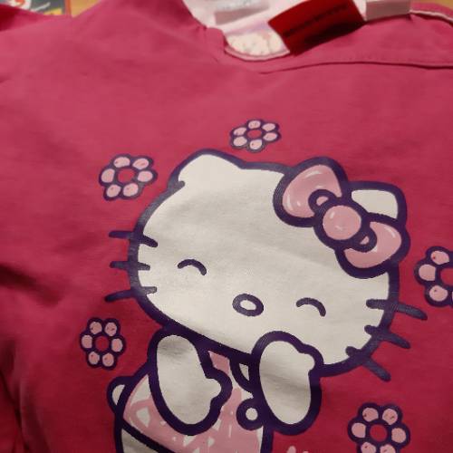 HelloKitty Pullover  Größe: 110/116, zu finden beim Stand 99 am Standort Flohkids Berlin Ost