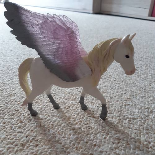 Schleich Pegasus , zu finden beim Stand 239 am Standort Flohkids Berlin Ost