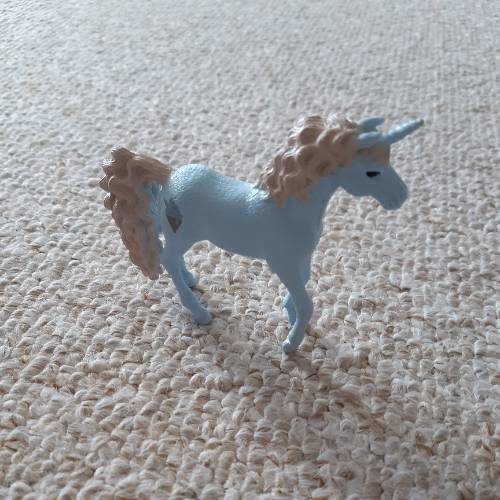 Schleich Einhorn fohlen , zu finden beim Stand 239 am Standort Flohkids Berlin Ost