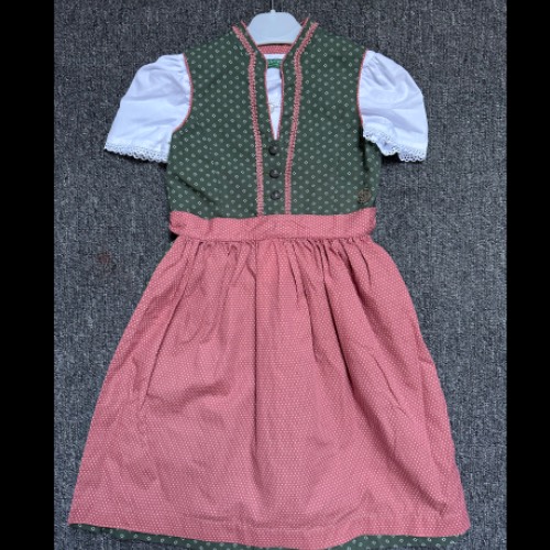 Dirndl Set  Größe: 104, zu finden beim Stand 43 am Standort Flohkids Berlin Ost