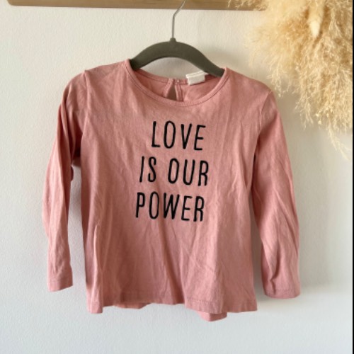 H&M Shirt rosé Love Power  Größe: 86, zu finden beim Stand 71 am Standort Flohkids Berlin Ost