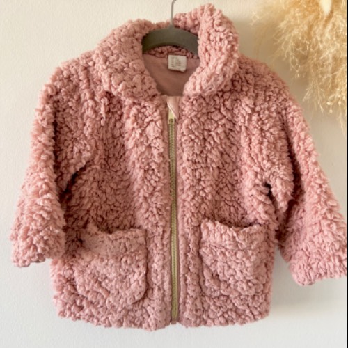 H&M Jacke Teddy rosé Größe: 80 86, zu finden beim Stand 71 am Standort Flohkids Berlin Ost