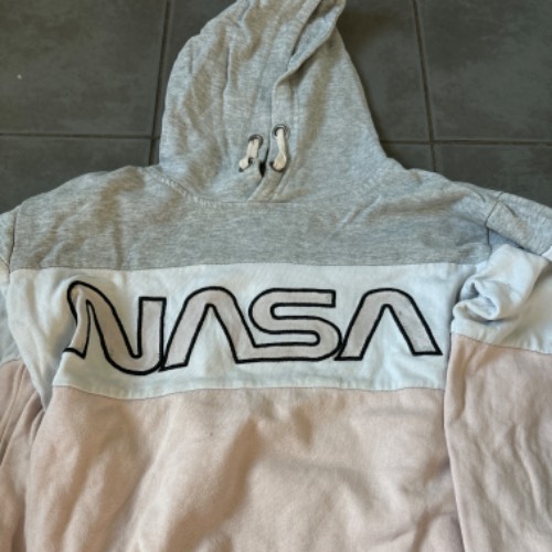 NASA Pulli  Größe: 122, zu finden beim Stand 241 am Standort Flohkids Berlin Ost