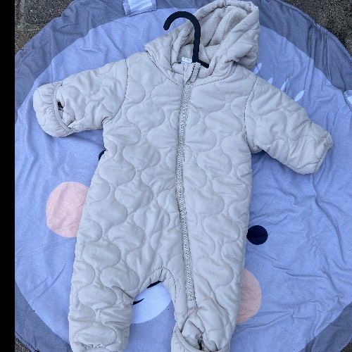 H&M Winteroverall beige  Größe: 50, zu finden beim Stand 208 am Standort Flohkids Berlin Ost