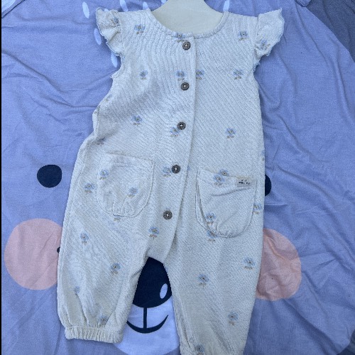 Einteiler beige/Blumen  Größe: 62 neu, zu finden beim Stand 208 am Standort Flohkids Berlin Ost