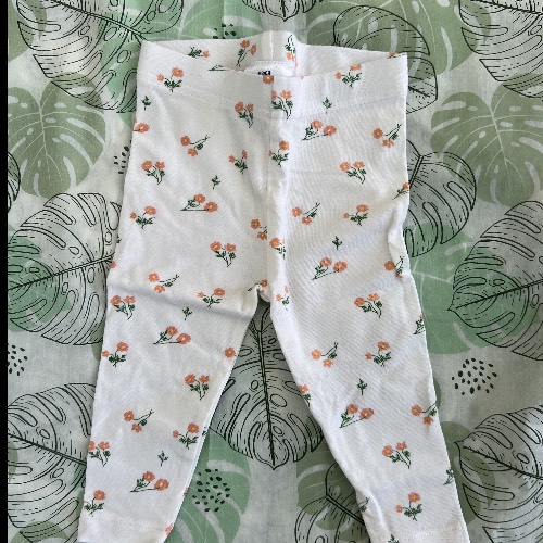 Leggins weiß/blumen  Größe: 62/68 , zu finden beim Stand 208 am Standort Flohkids Berlin Ost