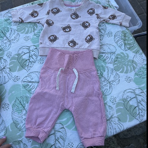 Set Bären rosa Pullover/Hose56, zu finden beim Stand 208 am Standort Flohkids Berlin Ost