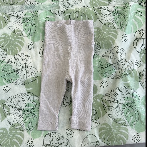 H&M Leggins beige  Größe: 56 , zu finden beim Stand 208 am Standort Flohkids Berlin Ost