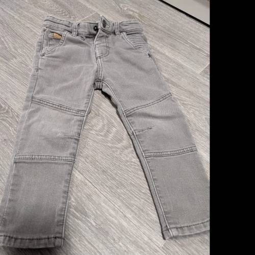 Zara Jeans grau  Größe: 92, zu finden beim Stand 192 am Standort Flohkids Berlin Ost