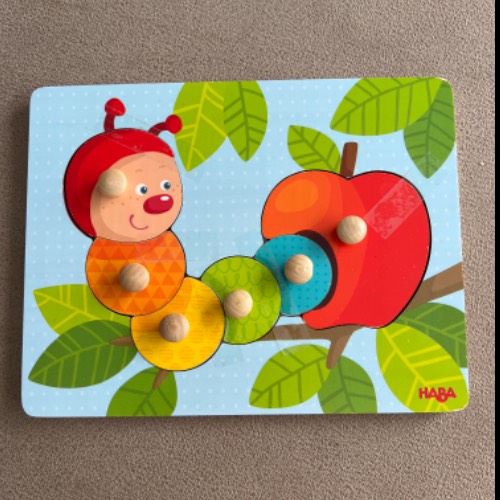 Haba Holz Puzzle Raupe, zu finden beim Stand 69 am Standort Flohkids Berlin Ost