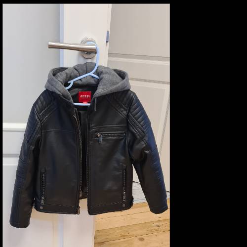 Jacke Guess  Größe: 7 neu, zu finden beim Stand 85 am Standort Flohkids Berlin Ost