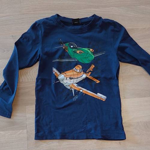 Langarmshirt Planes, zu finden beim Stand 47 am Standort Flohkids Berlin Ost