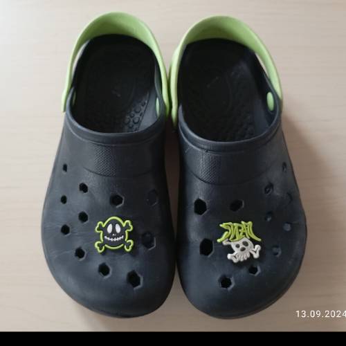 Crocs  Größe: 32, zu finden beim Stand 142 am Standort Flohkids Berlin Ost