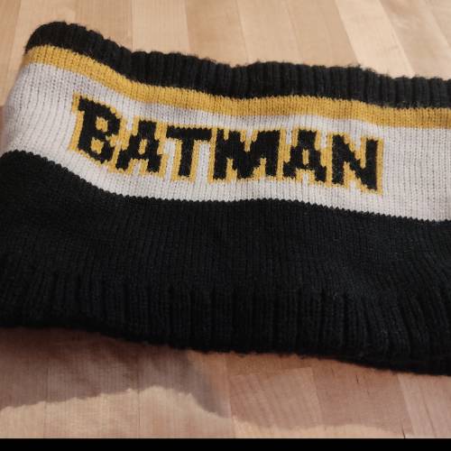 Schlauchschal Batman  Größe: 12/36, zu finden beim Stand 175 am Standort Flohkids Berlin Ost