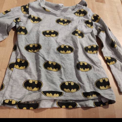 H&M Batman Langarmshirt  Größe: 80, zu finden beim Stand 175 am Standort Flohkids Berlin Ost