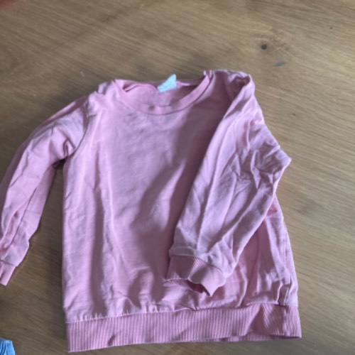 Pulli rosa  Größe: 98, zu finden beim Stand 77 am Standort Flohkids Berlin Ost