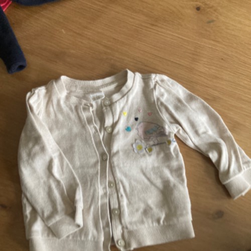 Strickjacke beige  Größe: 80, zu finden beim Stand 77 am Standort Flohkids Berlin Ost