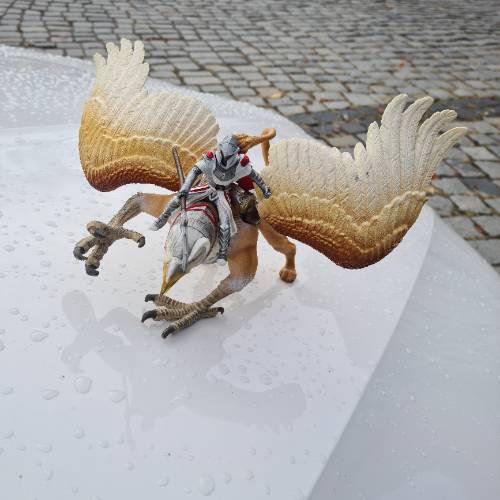 Schleich Greif mit Kämpfer, zu finden beim Stand 60 am Standort Flohkids Berlin Ost