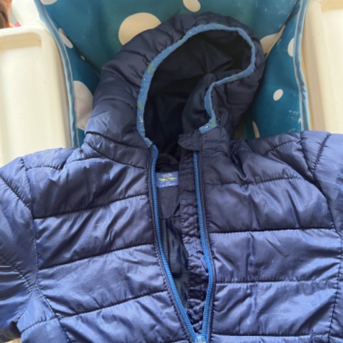 Blue jacket Theoda, zu finden beim Stand 226 am Standort Flohkids Berlin Ost