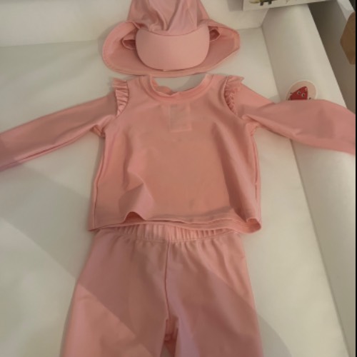 H&M  Größe: 3-er UV Set Rosa  Größe: 62/68, zu finden beim Stand 208 am Standort Flohkids Berlin Ost