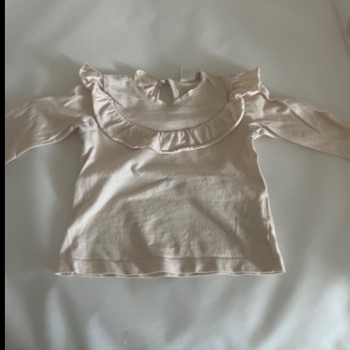 H&M langarm Shirt beige  Größe: 68, zu finden beim Stand 208 am Standort Flohkids Berlin Ost